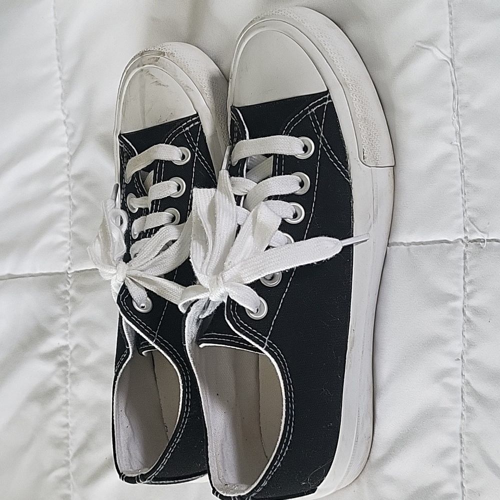 No Boundaries tennis shoes.